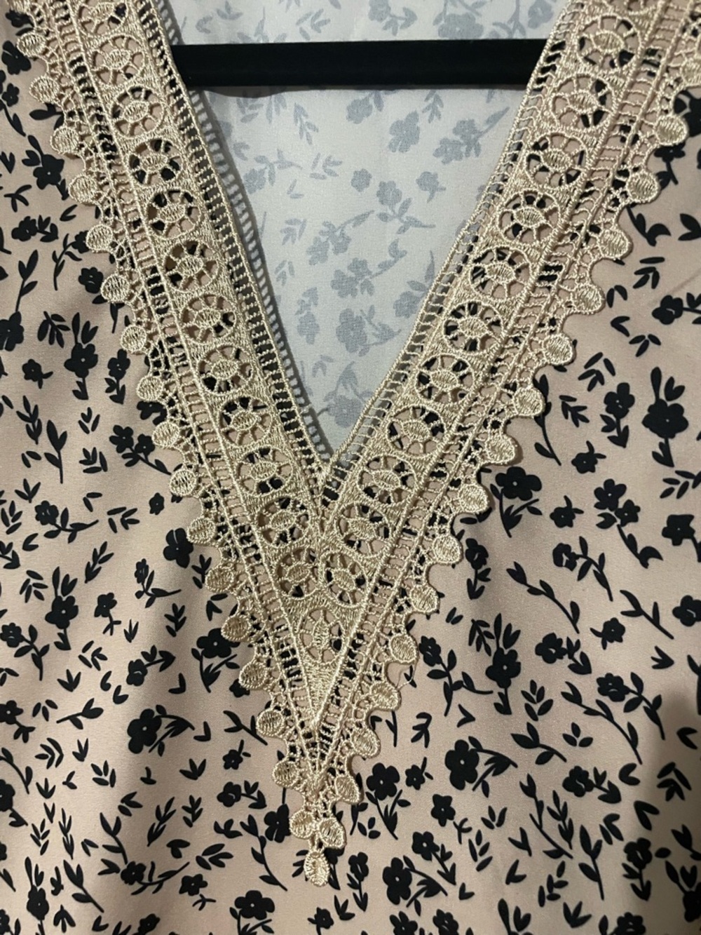 Women's Floral Short-Sleeve Top - cream and Black - Picture 2 of 3